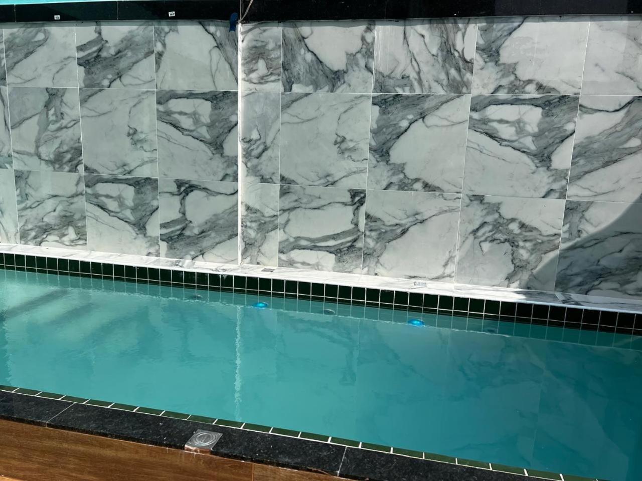 Casa A 300 Metros Da Com Piscina, Churrasqueira E 2 Vagas De Garagem! Сasa de vacaciones Praia Grande (Santos)