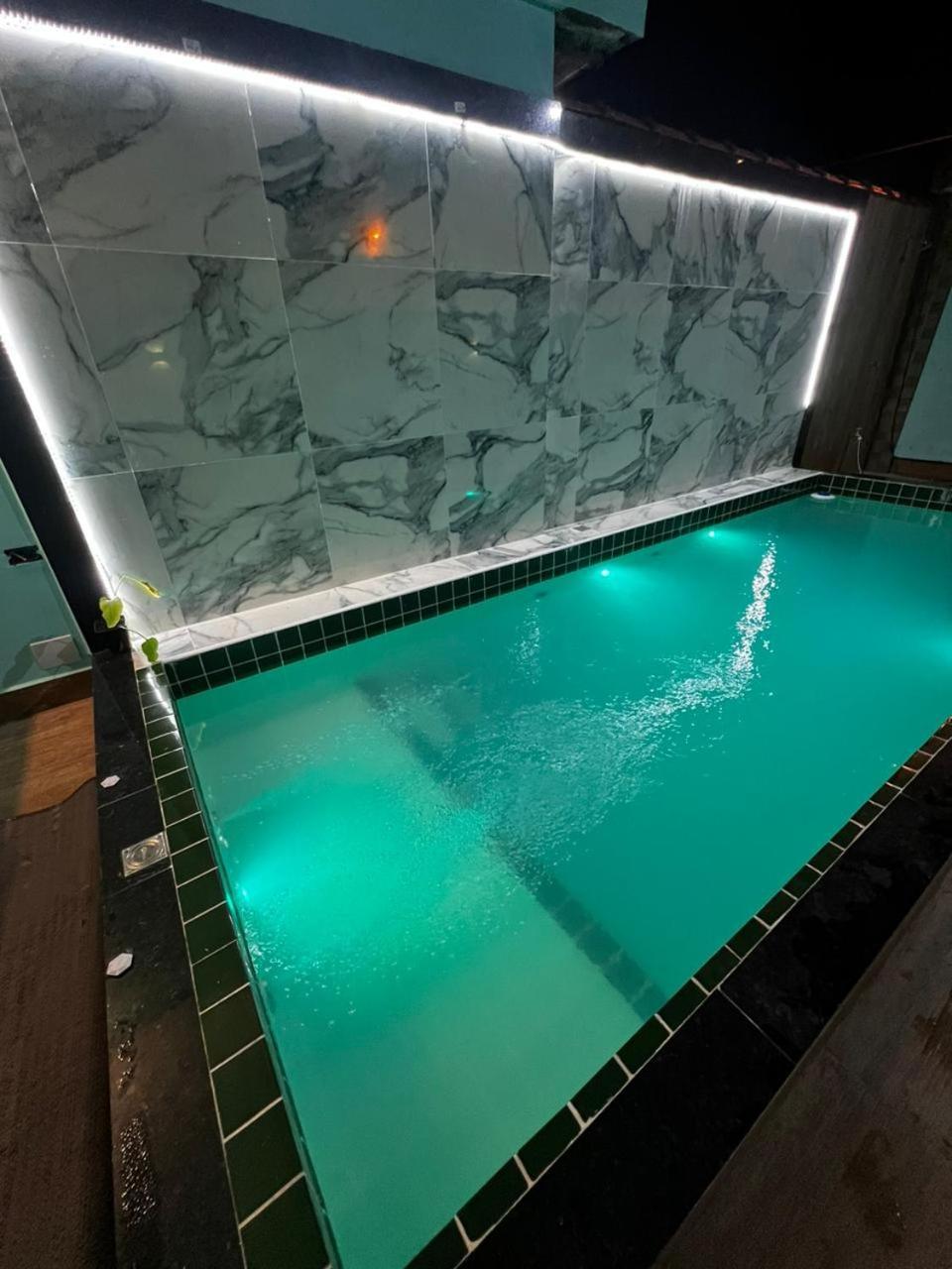 Casa A 300 Metros Da Com Piscina, Churrasqueira E 2 Vagas De Garagem! Praia Grande (Santos)
