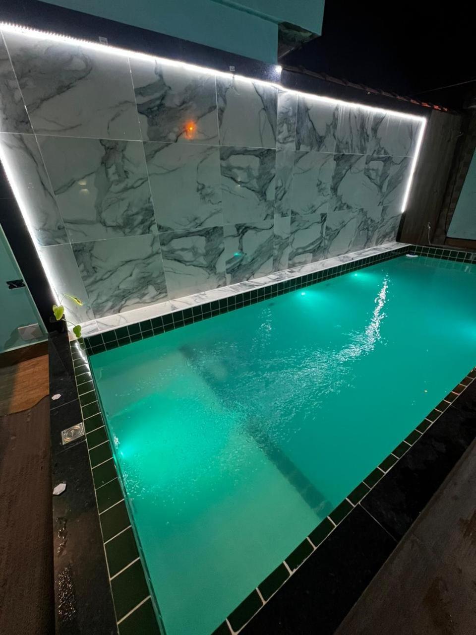 Сasa de vacaciones Casa A 300 Metros Da Com Piscina, Churrasqueira E 2 Vagas De Garagem!
